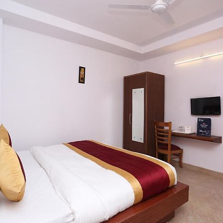 Capital O 12807 Amaira Hotel And Banquets 诺伊达 外观 照片