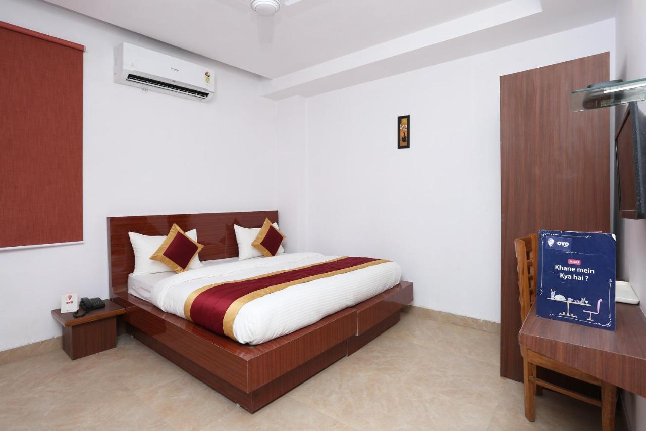 Capital O 12807 Amaira Hotel And Banquets 诺伊达 外观 照片