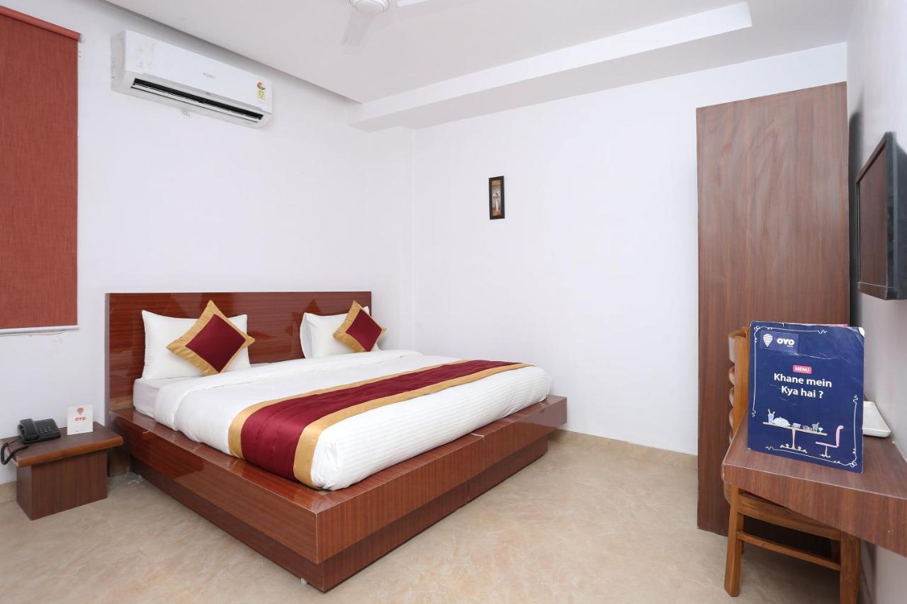 Capital O 12807 Amaira Hotel And Banquets 诺伊达 外观 照片