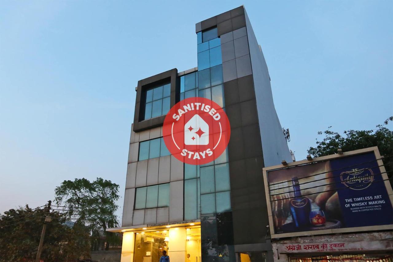 Capital O 12807 Amaira Hotel And Banquets 诺伊达 外观 照片
