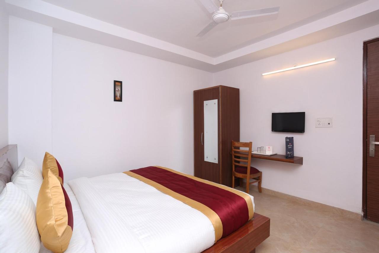 Capital O 12807 Amaira Hotel And Banquets 诺伊达 外观 照片