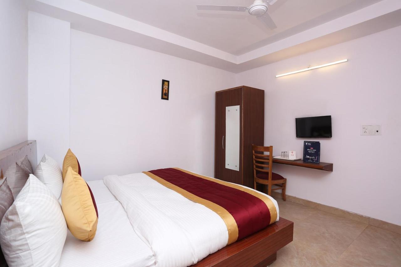 Capital O 12807 Amaira Hotel And Banquets 诺伊达 外观 照片