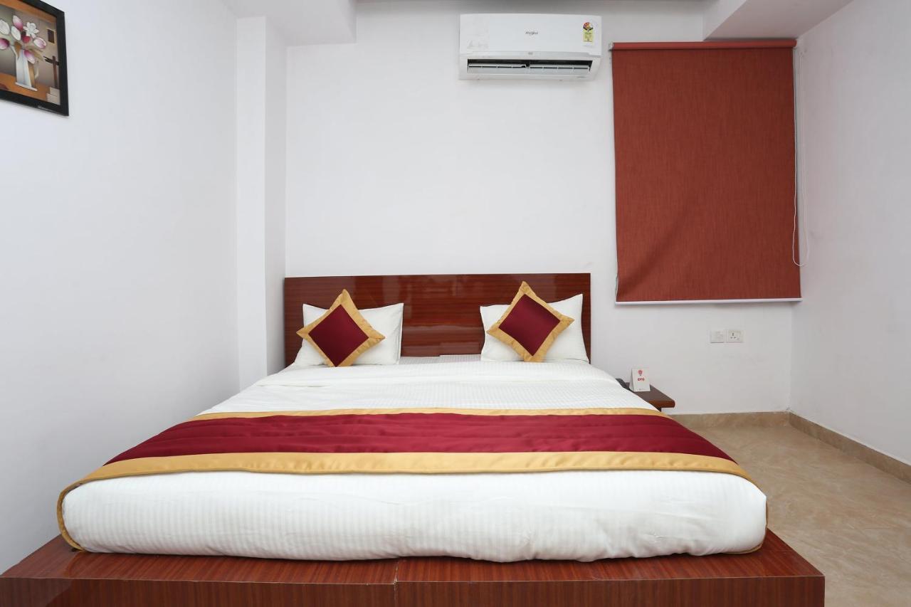 Capital O 12807 Amaira Hotel And Banquets 诺伊达 外观 照片