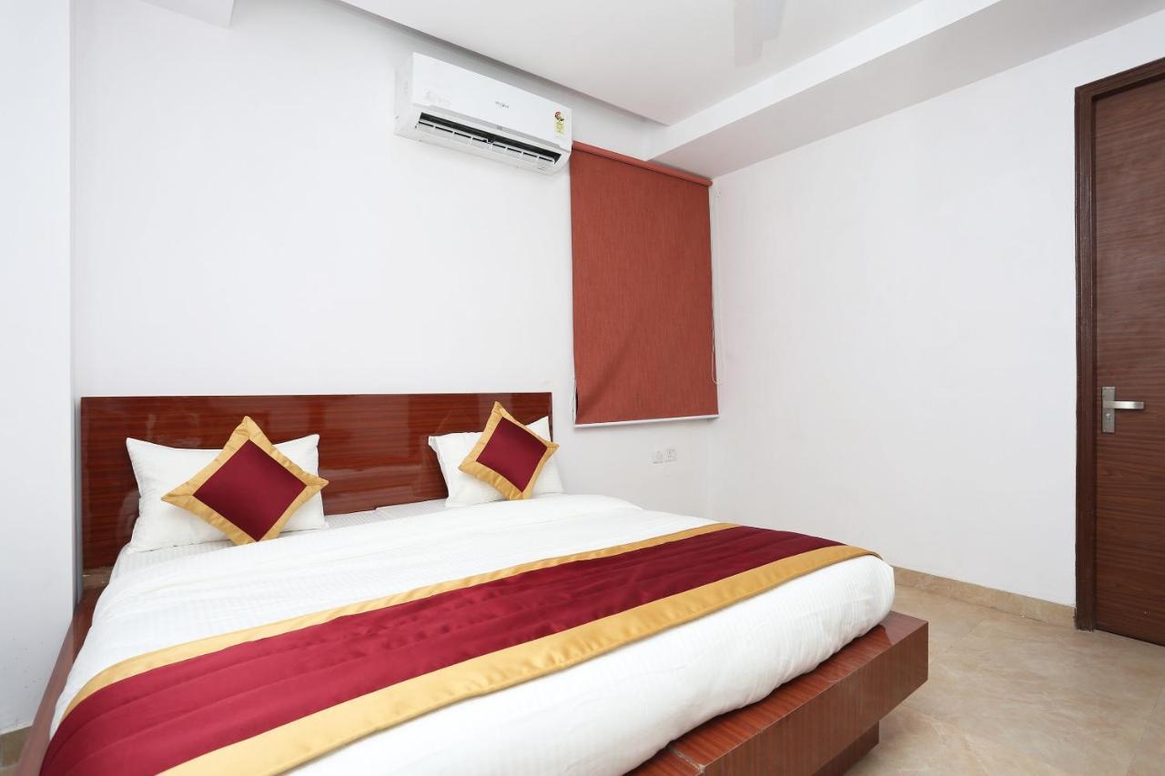 Capital O 12807 Amaira Hotel And Banquets 诺伊达 外观 照片