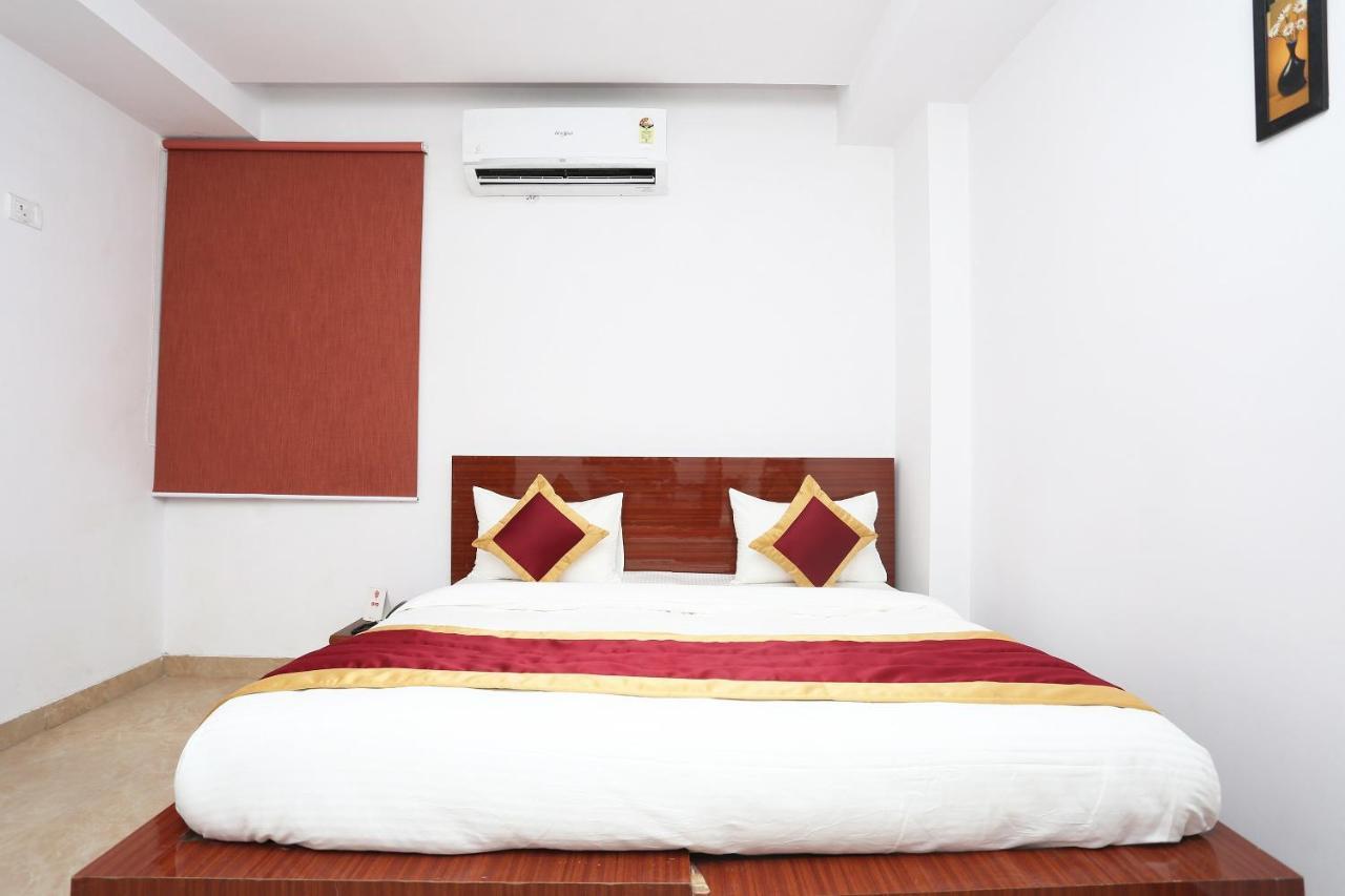 Capital O 12807 Amaira Hotel And Banquets 诺伊达 外观 照片